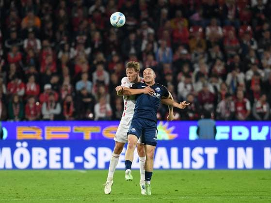 Timo Huebers (1. FC Koeln) und Sven Michel (SC Paderborn 07) im Zweikampf waehrend des Spiels der 2. Bundesliga zwischen dem 1. FC Köln und SC Paderborn 07 im RheinEnergieStadion am 25. October 2024 in Köln, Deutschland. (Foto von Ralf Treese DeFodi Images) +++ Timo Huebers (1. FC Koeln) und Sven Michel (SC Paderborn 07) battle for the ball during the 2. Bundesliga match between 1. FC Köln and SC Paderborn 07 at RheinEnergieStadion on October 25, 2024 in Cologne, Germany. (Photo by Ralf Treese DeFodi Images) DFB DFL REGULATIONS PROHIBIT ANY USE OF PHOTOGRAPHS AS IMAGE SEQUENCES AND OR QUASI-VIDEO. not used in POL SRB CRO FRA GBR NED ITA USA Defodi-521_KOEPAD20241025_093