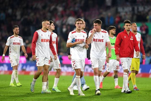 Leart Paqarada Pacarada (1. FC Koeln), Tim Lemperle (1. FC Koeln), Denis Huseinbasic (1. FC Koeln), Timo Huebers (1. FC Koeln), Dominique Heintz (1. FC Koeln) und Dejan Ljubicic (1. FC Köln) enttaeuscht nach Spielende waehrend des Spiels der 2. Bundesliga zwischen dem 1. FC Köln und SC Paderborn 07 im RheinEnergieStadion am 25. October 2024 in Köln, Deutschland. (Foto von Ralf Treese DeFodi Images) +++ Leart Paqarada Pacarada (1. FC Koeln), Tim Lemperle (1. FC Koeln), Denis Huseinbasic (1. FC Koeln), Timo Huebers (1. FC Koeln), Dominique Heintz (1. FC Koeln) und Dejan Ljubicic (1. FC Köln) look dejected after the game during the 2. Bundesliga match between 1. FC Köln and SC Paderborn 07 at RheinEnergieStadion on October 25, 2024 in Cologne, Germany. (Photo by Ralf Treese DeFodi Images) DFB DFL REGULATIONS PROHIBIT ANY USE OF PHOTOGRAPHS AS IMAGE SEQUENCES AND OR QUASI-VIDEO. not used in POL SRB CRO FRA GBR NED ITA USA Defodi-521_KOEPAD20241025_097