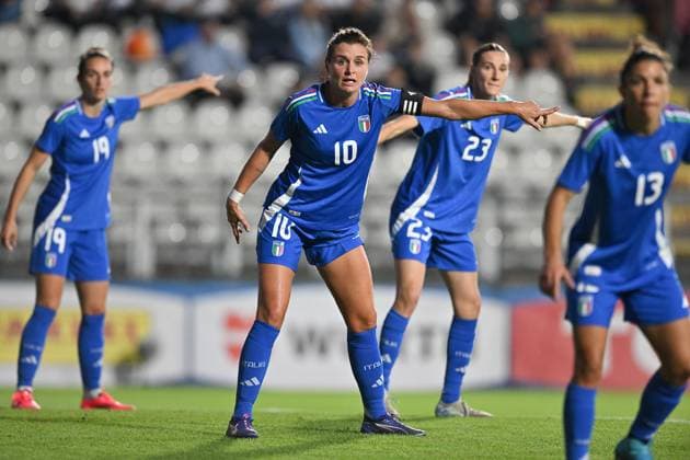 Sport Themen der Woche KW43 25th October 2024; Stadio Tre Fontane, Rome, Italy; Womens International Friendly, LÃ¤nderspiel, Nationalmannschaft Italy versus Malta; Cristiana Girelli of Italy as her team sets up for a corner kick  ActionPlus12707652 AllxShotxLive
