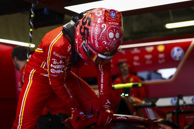 SAINZ Carlos (spa), Scuderia Ferrari SF-24, portrait during the Formula 1 Gran Premio de la Ciudad de Mexico 2024, 20th round of the 2024 Formula One World Championship, WM, Weltmeisterschaft from October 25 to 27, 2024 on the Autodromo Hermanos Rodriguez, in Mexico City, Mexico - F1 - MEXICO CITY GRAND PRIX 2024 DPPI Panoramic  241025_R20_MESSICO_EA029307