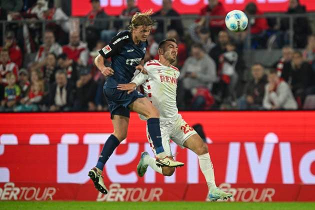 v. li. im Zweikampf Felix Götze Goetze (Paderborn 20) Sargis Adamyan (Koeln 23) 25.10.2024 Fussball 1. FC Koeln vs SC Paderborn 07, Rheinenergiestadion, Koeln, DFB DFL REGULATIONS PROHIBIT ANY USE OF PHOTOGRAPHS AS IMAGE SEQUENCES AND OR QUASI-VIDEO NRW Germany