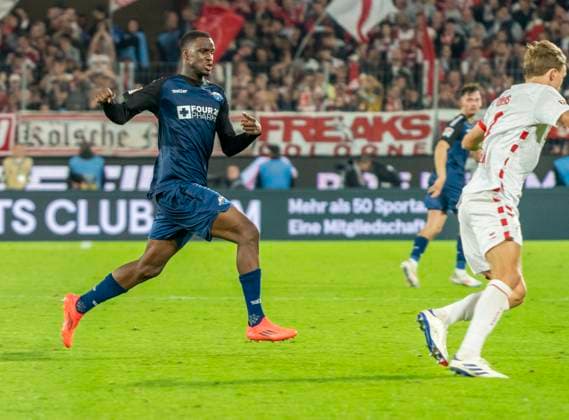 Ilyas Ansah (SC Paderborn, 29) beim Spiel gegen den 1. FC Köln. 1. FC Köln - SC Paderborn, 25.10.2024, Fussball, 2. Bundesliga, RheinEnergieStadion Köln