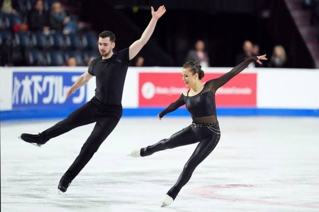 Sport Bilder des Tages October 25, 2024, Halifax, Ns, Canada: Annika Hocke and Robert Kunkel of Germany compete in the pairs short program at the Skate Canada International Figure skating, Eiskunstlauf competition in Halifax, Friday, Oct. 25, 2024. Annika Hocke, Robert Kunkel  - ZUMAc35_ 20241025_zaf_c35_063 Copyright: xDarrenxCalabresex