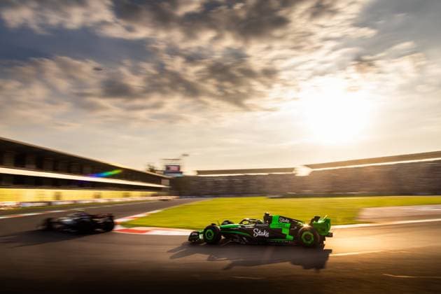 77 BOTTAS Valtteri (fin), Stake F1 Team Kick Sauber C44, action during the Formula 1 Gran Premio de la Ciudad de Mexico 2024, 20th round of the 2024 Formula One World Championship, WM, Weltmeisterschaft from October 25 to 27, 2024 on the Autodromo Hermanos Rodriguez, in Mexico City, Mexico - F1 - MEXICO CITY GRAND PRIX 2024 DPPI Panoramic  241026_R20_MESSICO_DP_AV3_3138