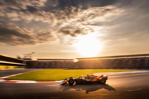 81 PIASTRI Oscar (aus), McLaren F1 Team MCL38, action during the Formula 1 Gran Premio de la Ciudad de Mexico 2024, 20th round of the 2024 Formula One World Championship, WM, Weltmeisterschaft from October 25 to 27, 2024 on the Autodromo Hermanos Rodriguez, in Mexico City, Mexico - F1 - MEXICO CITY GRAND PRIX 2024 DPPI Panoramic  241026_R20_MESSICO_DP_AV3_3166