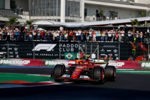 55 SAINZ Carlos (spa), Scuderia Ferrari SF-24, action during the Formula 1 Gran Premio de la Ciudad de Mexico 2024, 20th round of the 2024 Formula One World Championship, WM, Weltmeisterschaft from October 25 to 27, 2024 on the Autodromo Hermanos Rodriguez, in Mexico City, Mexico - F1 - MEXICO CITY GRAND PRIX 2024 DPPI Panoramic  241026_R19_USA_DP_F12024GP20MEX_JK596447
