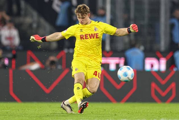Köln, Deutschland, 25.10.24: Torwart Jonas Urbig (1. FC Koeln) in Aktion, am Ball, Einzelaktion waehrend des Spiels der 2. Bundesliga zwischen 1. FC Köln - SC Paderborn im RheinEnergieSTADION am 25. October 2024 in Köln, Deutschland. Köln ReihnEnergieSTADION Germany Copyright: xStefanxBrauerx xBrauer-Fotoagentx