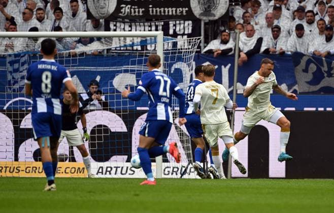 RECORD DATE NOT STATED 26.10.2024, xjhx, Fussball 2.Bundesliga, Karlsruher SC - Hertha BSC Berlin emspor, v.l. Ibrahim Maza (Hertha BSC Berlin) Goal scored, erziehlt das Tor zum 0:1 (DFL DFB REGULATIONS PROHIBIT ANY USE OF PHOTOGRAPHS as IMAGE SEQUENCES and or QUASI-VIDEO) Karlsruhe