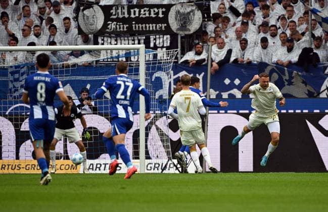 26.10.2024, xjhx, Fussball 2.Bundesliga, Karlsruher SC - Hertha BSC Berlin emspor, v.l. Ibrahim Maza (Hertha BSC Berlin) Goal scored, erziehlt das Tor zum 0:1 (DFL DFB REGULATIONS PROHIBIT ANY USE OF PHOTOGRAPHS as IMAGE SEQUENCES and or QUASI-VIDEO) Karlsruhe