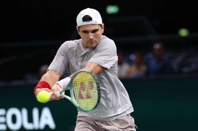ROLEX PARIS MASTERS TENNIS 2024 Thierry Larret Maxppp. Tennis. Rolex Paris Masters. Accorhotels Arena, Paris (75), le 26 Octobre 2024. Qualifications : Marcos GIRON (USA) vs Hugo GASTON (FRA) Paris (75) ACCORHOTELS ARENA ILE DE FRANCE FRANCE  Copyright: xMAXPPPxThierryxLarretx TL_20241026_8015 0775460253st