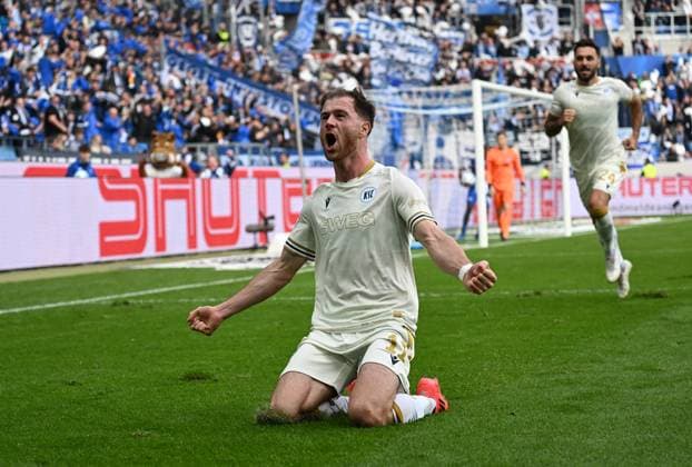 Sport Bilder des Tages 26.10.2024, xjhx, Fussball 2.Bundesliga, Karlsruher SC - Hertha BSC Berlin emspor, v.l. Budu Zivivadze (Karlsruher SC KSC) celebrate the goal, Der Torjubel zum 1:1 (DFL DFB REGULATIONS PROHIBIT ANY USE OF PHOTOGRAPHS as IMAGE SEQUENCES and or QUASI-VIDEO) Karlsruhe