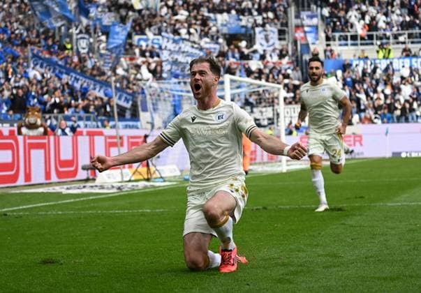 26.10.2024, xjhx, Fussball 2.Bundesliga, Karlsruher SC - Hertha BSC Berlin emspor, v.l. Budu Zivivadze (Karlsruher SC KSC) celebrate the goal, Der Torjubel zum 1:1 (DFL DFB REGULATIONS PROHIBIT ANY USE OF PHOTOGRAPHS as IMAGE SEQUENCES and or QUASI-VIDEO) Karlsruhe