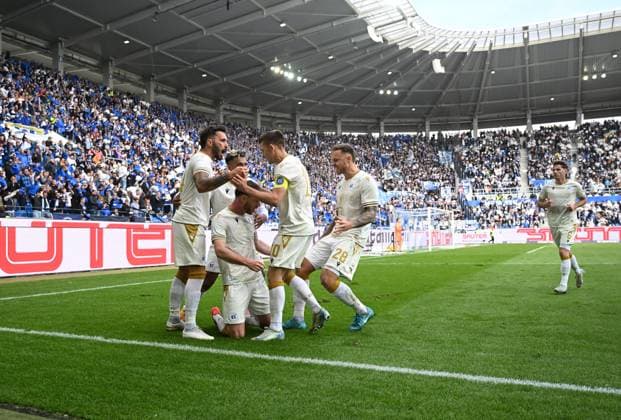26.10.2024, xjhx, Fussball 2.Bundesliga, Karlsruher SC - Hertha BSC Berlin emspor, v.l. Budu Zivivadze (Karlsruher SC KSC) celebrate the goal, Der Torjubel zum 1:1 (DFL DFB REGULATIONS PROHIBIT ANY USE OF PHOTOGRAPHS as IMAGE SEQUENCES and or QUASI-VIDEO) Karlsruhe
