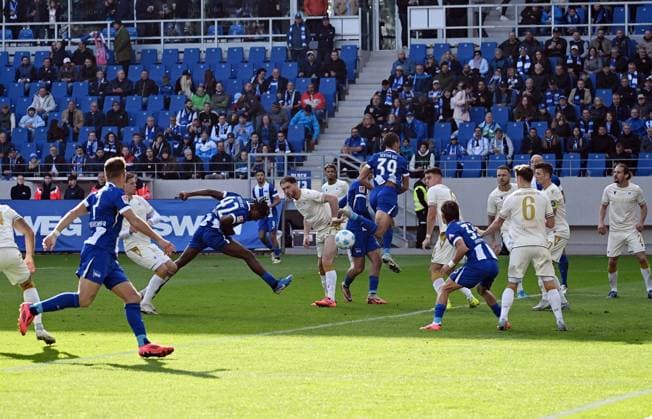 RECORD DATE NOT STATED 26.10.2024, xjhx, Fussball 2.Bundesliga, Karlsruher SC - Hertha BSC Berlin emspor, v.l. Deyovaisio Zeefuik (Hertha BSC Berlin) Goal scored, erziehlt das Tor zum 1:2 (DFL DFB REGULATIONS PROHIBIT ANY USE OF PHOTOGRAPHS as IMAGE SEQUENCES and or QUASI-VIDEO) Karlsruhe