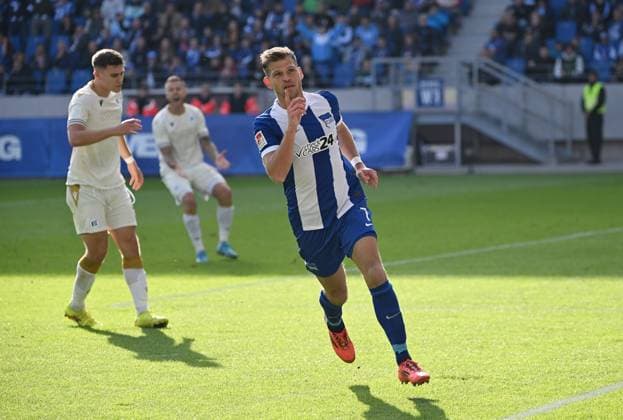 RECORD DATE NOT STATED 26.10.2024, xjhx, Fussball 2.Bundesliga, Karlsruher SC - Hertha BSC Berlin emspor, v.l. Florian Niederlechner (Hertha BSC Berlin) Goal scored, erziehlt das Tor zum 1:3 (DFL DFB REGULATIONS PROHIBIT ANY USE OF PHOTOGRAPHS as IMAGE SEQUENCES and or QUASI-VIDEO) Karlsruhe