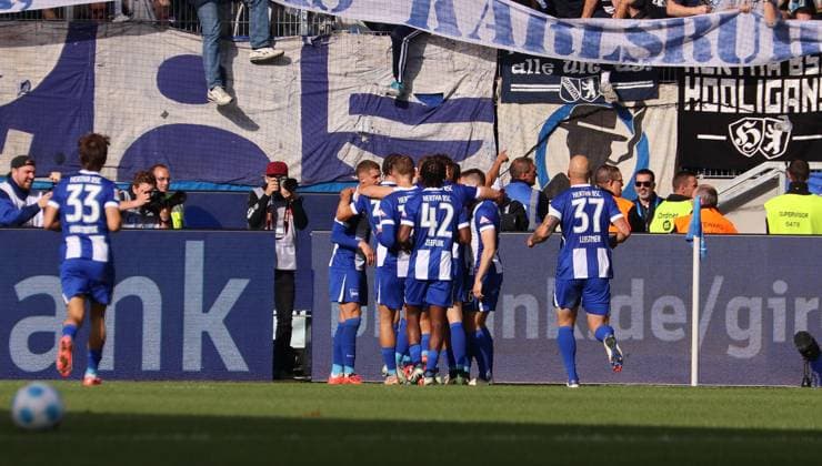 26.10.2024, xhettx, Fussball 2.Bundesliga, Karlsruher SC - Hertha BSC Berlin emspor, v.l. Torjubel zum 1:3 (DFL DFB REGULATIONS PROHIBIT ANY USE OF PHOTOGRAPHS as IMAGE SEQUENCES and or QUASI-VIDEO) Karlsruhe