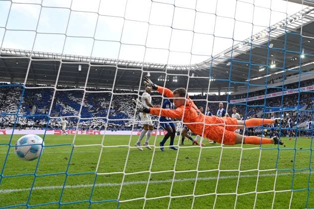 RECORD DATE NOT STATED 26.10.2024, xjhx, Fussball 2.Bundesliga, Karlsruher SC - Hertha BSC Berlin emspor, v.l. Tjark Ernst (Hertha BSC Berlin), Budu Zivivadze (Karlsruher SC KSC) Goal scored, erziehlt das Tor zum 1:1 (DFL DFB REGULATIONS PROHIBIT ANY USE OF PHOTOGRAPHS as IMAGE SEQUENCES and or QUASI-VIDEO) Karlsruhe