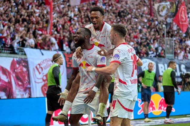 Sport Bilder des Tages 26.10.2024, Fußball, Männer, Bundesliga, 2024 2025, RB Leipzig - SC Freiburg Lutsharel Geertruida (3, RB Leipzig), Lois Openda (11, RB Leipzig), Christoph Baumgartner (14, RB Leipzig), Juebl nach 2:1 Leipzig Red Bull Arena Sachsen Deutschland