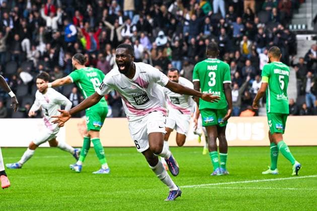 Jean Eudes Aholou ( 6 - Angers ) celebrates after scoring during the Ligue 1 match between Angers SCO and AS Saint Etienne at Stade Raymond Kopa on October 26, 2024 in Angers, France. ( Photo by federico pestellini panoramic ) - FOOTBALL : Angers vs Saint Etienne - Ligue 1 - 26 10 2024 FedericoPestellini Panoramic 