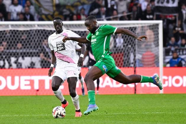 Mickael NADE ( 3 - Saint Etienne ) and Niane Ibrahima ( 7 - Angers ) during the Ligue 1 match between Angers SCO and AS Saint Etienne at Stade Raymond Kopa on October 26, 2024 in Angers, France. ( Photo by federico pestellini panoramic ) - FOOTBALL : Angers vs Saint Etienne - Ligue 1 - 26 10 2024 FedericoPestellini Panoramic 