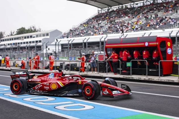 16 LECLERC Charles (mco), Scuderia Ferrari SF-24, action during the Formula 1 Gran Premio de la Ciudad de Mexico 2024, 20th round of the 2024 Formula One World Championship, WM, Weltmeisterschaft from October 25 to 27, 2024 on the Autodromo Hermanos Rodriguez, in Mexico City, Mexico - F1 - MEXICO CITY GRAND PRIX 2024 DPPI Panoramic  241026_R20_MESSICO_EA011888