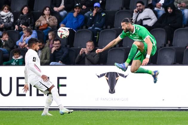 Jim Allevinah ( 18 - Angers ) and Leo PETROT ( 19 - Saint Etienne ) during the Ligue 1 match between Angers SCO and AS Saint Etienne at Stade Raymond Kopa on October 26, 2024 in Angers, France. ( Photo by federico pestellini panoramic ) - FOOTBALL : Angers vs Saint Etienne - Ligue 1 - 26 10 2024 FedericoPestellini Panoramic 