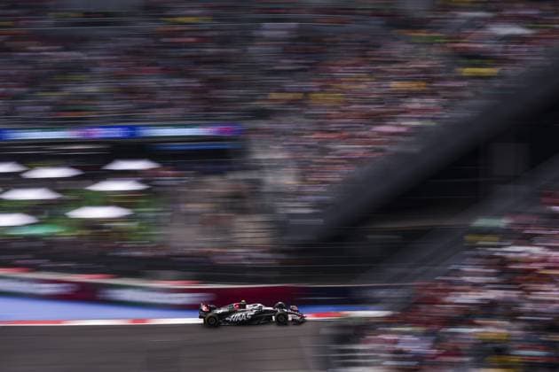 27 HULKENBERG Nico (ger), Haas F1 Team VF-24 Ferrari, action during the Formula 1 Gran Premio de la Ciudad de Mexico 2024, 20th round of the 2024 Formula One World Championship, WM, Weltmeisterschaft from October 25 to 27, 2024 on the Autodromo Hermanos Rodriguez, in Mexico City, Mexico - F1 - MEXICO CITY GRAND PRIX 2024 DPPI Panoramic  241026_R20_MESSICO_EA022148