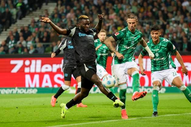 Victor Boniface (Bayer 04 Leverkusen) und Marco Friedl (Werder Bremen) kaempfen um den Ball, Bundesliga, SV Werder Bremen v Bayer 04 Leverkusen, Weser Stadium am 26. October 2024 in Bremen, Deutschland. (Foto von Marco Steinbrenner DeFodi Images) Victor Boniface (Bayer 04 Leverkusen) und Marco Friedl (Werder Bremen) battle for the ball, Bundesliga, SV Werder Bremen v Bayer 04 Leverkusen, Weser Stadium, October 26, 2024 in Bremen, Germany. (Photo by Marco Steinbrenner DeFodi Images) DFL regulations prohibit any use of photographs as image sequences and or quasi-video. not used in POL SRB CRO FRA GBR NED ITA USA Defodi-700_bremen_lever_20241026_097