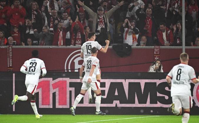 Fussball, 2. Bundesliga, Deutschland, Herren, Saison 2024 2025, 10. Spieltag, Merkur-Spiel-Arena Düsseldorf, Fortuna Düsseldorf - FC Kaiserslautern; Jubel Daniel Hanslik (FCK) nach seinem Tor zum 0:1. Jubel, Freude, Aktion.