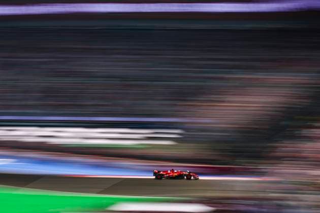 16 LECLERC Charles (mco), Scuderia Ferrari SF-24, action during the Formula 1 Gran Premio de la Ciudad de Mexico 2024, 20th round of the 2024 Formula One World Championship, WM, Weltmeisterschaft from October 25 to 27, 2024 on the Autodromo Hermanos Rodriguez, in Mexico City, Mexico - F1 - MEXICO CITY GRAND PRIX 2024 DPPI Panoramic  241026_R20_MESSICO_EA012540