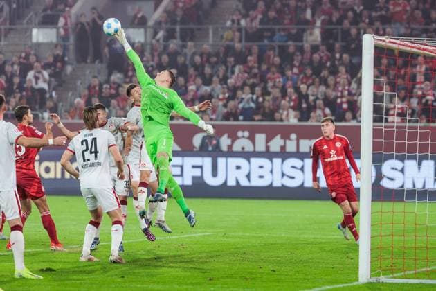 2. Fussball Bundesliga: Fortuna Düsseldorf 1895 - 1. FC Kaiserslautern; 26.10.2024 Julian Krahl (1. FC Kaiserslautern, 1) Parade 2. Fussball Bundesliga, Fortuna Düsseldorf 1895 - 1. FC Kaiserslautern, Düsseldorf, Merkur Spiel-Arena am 26.10.2024 DFL REGULATIONS PROHIBIT ANY USE OF PHOTOGRAPHS AS IMAGE SEQUENCES AND OR QUASI-VIDEO.