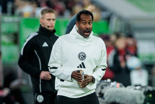 2. Fussball Bundesliga: Fortuna Düsseldorf 1895 - 1. FC Kaiserslautern; 26.10.2024 Daniel Thioune (Trainer Fortuna Düsseldorf) 2. Fussball Bundesliga, Fortuna Düsseldorf 1895 - 1. FC Kaiserslautern, Düsseldorf, Merkur Spiel-Arena am 26.10.2024 DFL REGULATIONS PROHIBIT ANY USE OF PHOTOGRAPHS AS IMAGE SEQUENCES AND OR QUASI-VIDEO.
