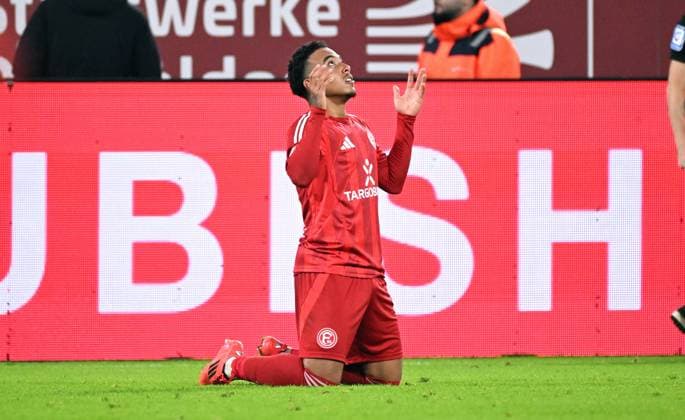 Fussball, 2. Bundesliga, Deutschland, Herren, Saison 2024 2025, 10. Spieltag, Merkur-Spiel-Arena Düsseldorf, Fortuna Düsseldorf - FC Kaiserslautern; Jubel Myron van Brederode (F95) nach seinem Tor zum 2:1. Jubel, Freude, Aktion.