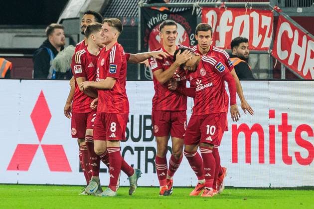2. Fussball Bundesliga: Fortuna Düsseldorf 1895 - 1. FC Kaiserslautern; 26.10.2024 Jubel zum 2:1 durch Myron van Brederode (Fortuna Düsseldorf, 10) 2. Fussball Bundesliga, Fortuna Düsseldorf 1895 - 1. FC Kaiserslautern, Düsseldorf, Merkur Spiel-Arena am 26.10.2024 DFL REGULATIONS PROHIBIT ANY USE OF PHOTOGRAPHS AS IMAGE SEQUENCES AND OR QUASI-VIDEO.