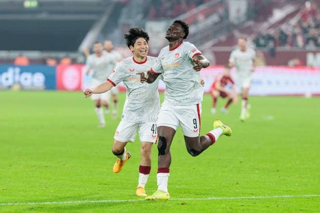2. Fussball Bundesliga: Fortuna Düsseldorf 1895 - 1. FC Kaiserslautern; 26.10.2024 Jubel zum 2:3 durch Ragnar Ache (1. FC Kaiserslautern, 9) 2. Fussball Bundesliga, Fortuna Düsseldorf 1895 - 1. FC Kaiserslautern, Düsseldorf, Merkur Spiel-Arena am 26.10.2024 DFL REGULATIONS PROHIBIT ANY USE OF PHOTOGRAPHS AS IMAGE SEQUENCES AND OR QUASI-VIDEO.