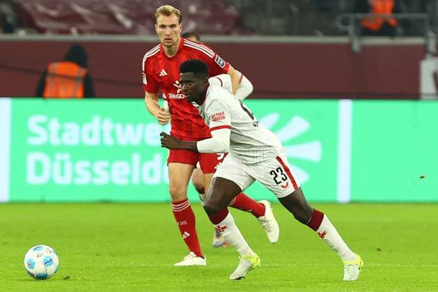 Afeez Aremu 23 (1. FC Kaiserslautern) Vincent Vermeij 9 (Fortuna Duesseldorf) Fortuna Duesseldorf vs. 1. FC Kaiserslautern, Fussball, 2. Bundesliga, 10. Spieltag, Saison 2024 2025, 26.10.2024 DFL REGULATIONS PROHIBIT ANY USE OF PHOTOGRAPHS AS IMAGE SEQUENCES AND OR QUASI-VIDEO. Foto: kolbert-press Ant Palmer Merkur Spiel Arena NRW Deutschland