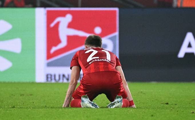 Fussball, 2. Bundesliga, Deutschland, Herren, Saison 2024 2025, 10. Spieltag, Merkur-Spiel-Arena Düsseldorf, Fortuna Düsseldorf - FC Kaiserslautern; Tim Rossmann (F95) enttäuscht. Enttäuschung, Frust, Aktion.