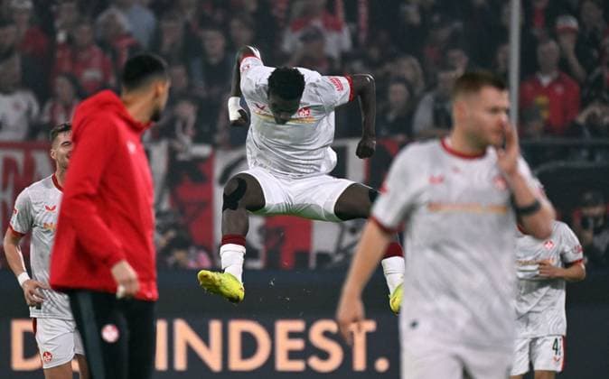 Fussball, 2. Bundesliga, Deutschland, Herren, Saison 2024 2025, 10. Spieltag, Merkur-Spiel-Arena Düsseldorf, Fortuna Düsseldorf - FC Kaiserslautern; Jubel Ragnar Ache (FCK) nach seinem Tor zum 2:3. Jubel, Freude, Aktion.