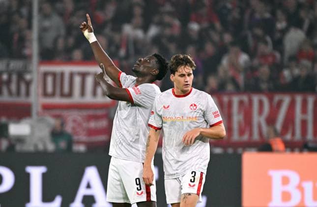 Fussball, 2. Bundesliga, Deutschland, Herren, Saison 2024 2025, 10. Spieltag, Merkur-Spiel-Arena Düsseldorf, Fortuna Düsseldorf - FC Kaiserslautern; Jubel Ragnar Ache (FCK) nach seinem Tor zum 2:3. Jubel, Freude, Aktion.