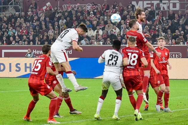 Daniel Hanslik (Kaiserslautern 19) erzielt das Tor zum 2:4 26.10.2024 Fussball Fortuna Duesseldorf vs 1. FC Kaiserslautern , Merkur Spiel-Arena, Duesseldorf, DFB DFL REGULATIONS PROHIBIT ANY USE OF PHOTOGRAPHS AS IMAGE SEQUENCES AND OR QUASI-VIDEO NRW Germany