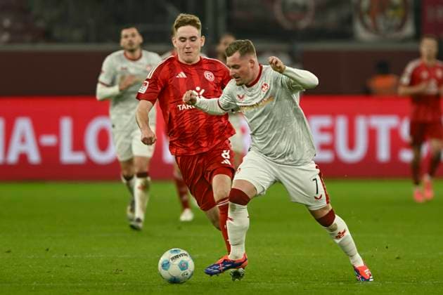 v. li. im Zweikampf Ísak Johannesson (Duesseldorf 8) Marlon Ritter (Kaiserslautern 7) 26.10.2024 Fussball Fortuna Duesseldorf vs 1. FC Kaiserslautern , Merkur Spiel-Arena, Duesseldorf, DFB DFL REGULATIONS PROHIBIT ANY USE OF PHOTOGRAPHS AS IMAGE SEQUENCES AND OR QUASI-VIDEO NRW Germany