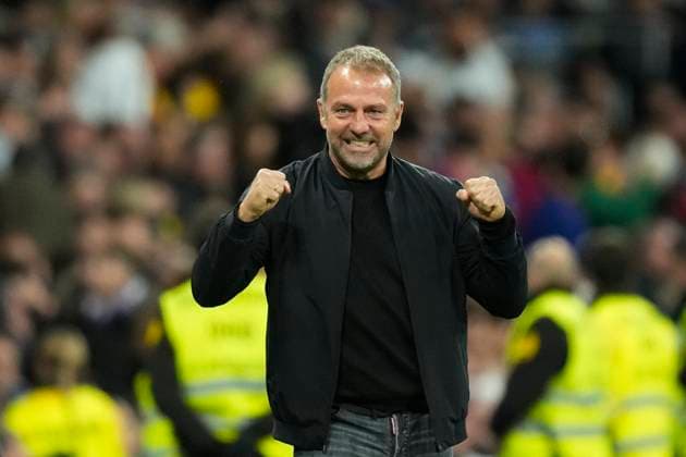 Bilder des Jahres 2024, Sport 10 Oktober Sport Themen der Woche KW43 Sport Bilder des Jahres Real Madrid CF v FC Barcelona, Barca - La Liga EA Sports Hansi Flick head coach of Barcelona celebrates the goal of his team during the La Liga match between Real Madrid CF and FC Barcelona at Estadio Santiago Bernabeu on October 27, 2024 in Madrid, Spain. Madrid Spain  Copyright: xJosexBretonx originalFilename:bretonhernandez-realmadr241026_npbfC.jpg