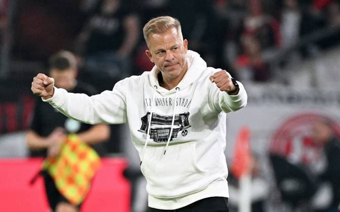 Fussball, 2. Bundesliga, Deutschland, Herren, Saison 2024 2025, 10. Spieltag, Merkur-Spiel-Arena Düsseldorf, Fortuna Düsseldorf - FC Kaiserslautern 3:4; Schlussjubel Cheftrainer Markus Anfang (FCK). Jubel, Freude, Aktion.