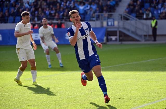 26.10.2024, xjhx, Fussball 2.Bundesliga, Karlsruher SC - Hertha BSC Berlin emspor, v.l. Florian Niederlechner (Hertha BSC Berlin) celebrate the goal, Der Torjubel zum 1:3 (DFL DFB REGULATIONS PROHIBIT ANY USE OF PHOTOGRAPHS as IMAGE SEQUENCES and or QUASI-VIDEO) Karlsruhe