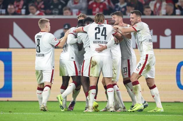26.10.2024, Fußball, Fortuna Düsseldorf - 1.FC Kaiserslautern, 2. Bundesliga, Merkur Spiel-Arena, Saison 2024 2025: Torjubel nach dem 4:2 durch Daniel Hanslik (FCK 19) DFB regulations prohibit any use of photographs as image sequences and or quasi-video. Nordrhein-Westfalen Deutschland