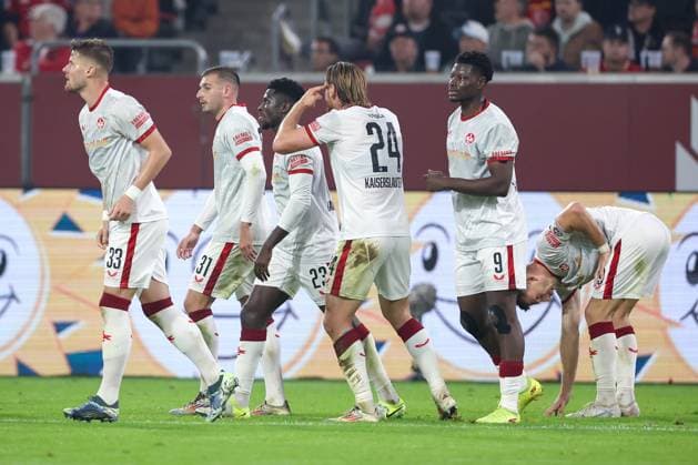 26.10.2024, Fußball, Fortuna Düsseldorf - 1.FC Kaiserslautern, 2. Bundesliga, Merkur Spiel-Arena, Saison 2024 2025: Torjubel nach dem 4:2 durch Daniel Hanslik (FCK 19) DFB regulations prohibit any use of photographs as image sequences and or quasi-video. Nordrhein-Westfalen Deutschland