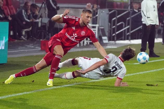 Fussball, 2.BL Saison 2024 2025 Fortuna Düsseldorf vs 1.FC Kaiserslautern ,26.10.2024, Merkur- Spiel-Arena Düsseldorf , Jona Niemiec, Fortuna Düsseldorf , Florian Kleinhansl, FC Kaiserslautern