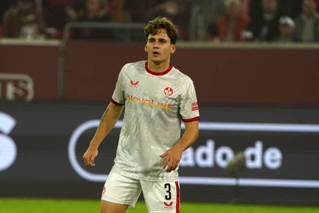 Fussball, 2.BL Saison 2024 2025 Fortuna Düsseldorf vs 1.FC Kaiserslautern ,26.10.2024, Merkur- Spiel-Arena Düsseldorf , Florian Kleinhansi FC Kaiserslautern Aktion, Einzelbild