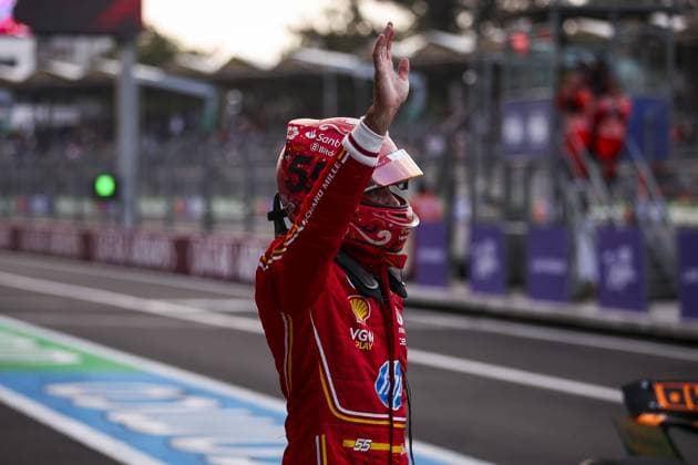 SAINZ Carlos (spa), Scuderia Ferrari SF-24, portrait celebrating his pole position during the Formula 1 Gran Premio de la Ciudad de Mexico 2024, 20th round of the 2024 Formula One World Championship, WM, Weltmeisterschaft from October 25 to 27, 2024 on the Autodromo Hermanos Rodriguez, in Mexico City, Mexico - F1 - MEXICO CITY GRAND PRIX 2024 DPPI Panoramic  241027_R20_MESSICO_EA013532