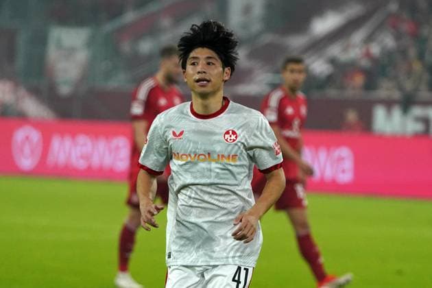 Fussball, 2.BL Saison 2024 2025 Fortuna Düsseldorf vs 1.FC Kaiserslautern ,26.10.2024, Merkur- Spiel-Arena Düsseldorf , Daisuke Yokota, FC Kaiserslautern Aktion, Einzelbild